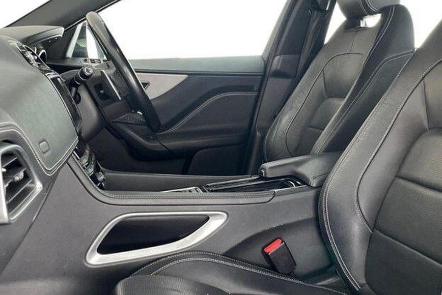 2018 Jaguar F-PACE photo 7