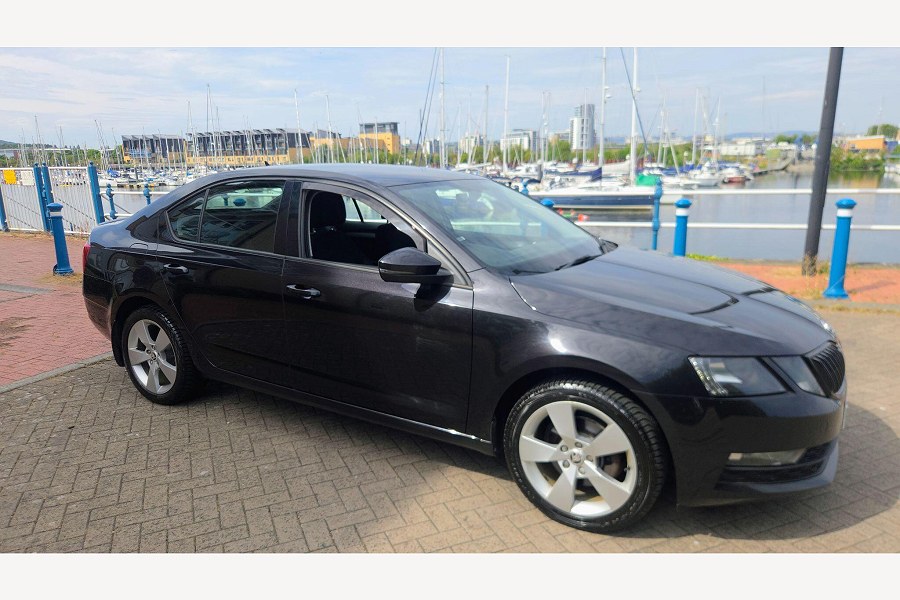 2020 Skoda Octavia photo 2