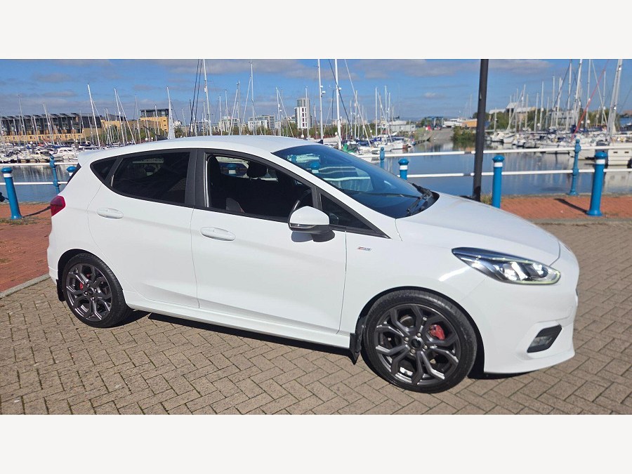 Ford Fiesta photo 2