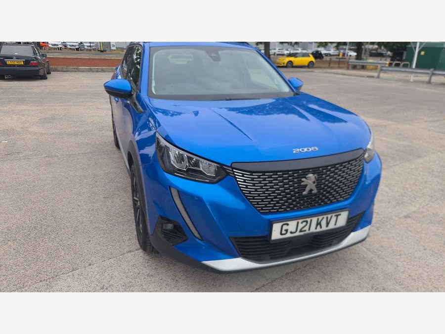 2021 Peugeot 2008 photo 2
