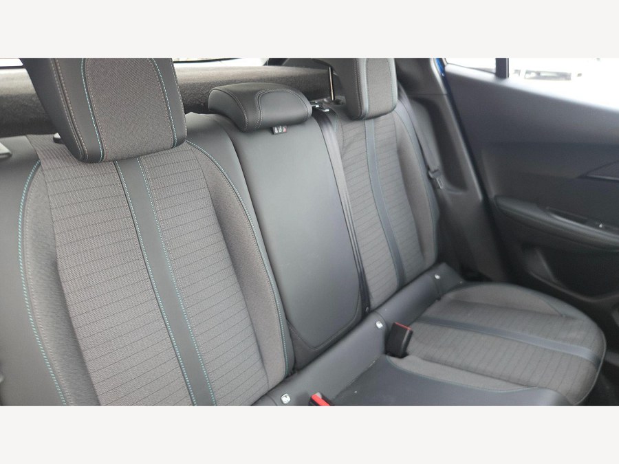 2021 Peugeot 2008 photo 11