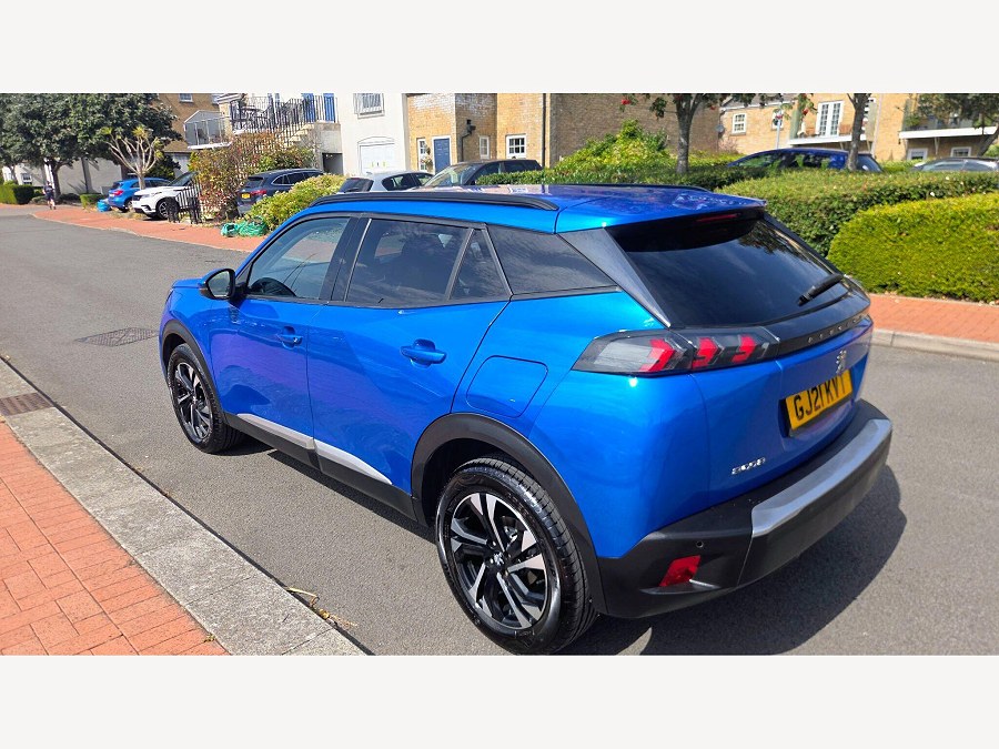 2021 Peugeot 2008 photo 9