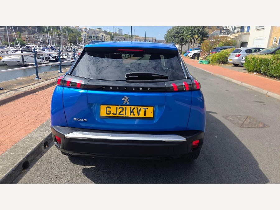 2021 Peugeot 2008 photo 8