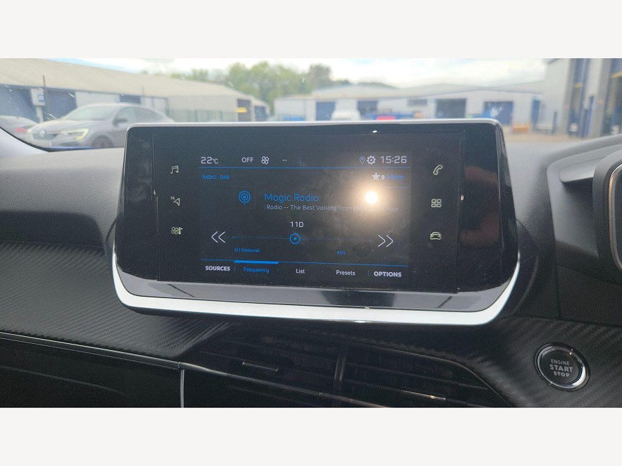 2021 Peugeot 2008 photo 13
