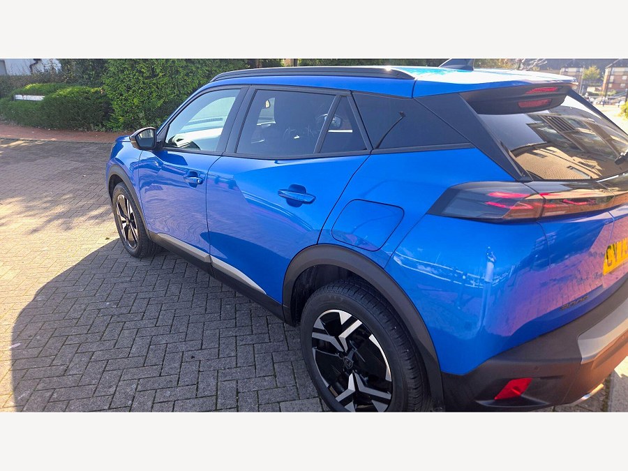 2023 Peugeot 2008 photo 9
