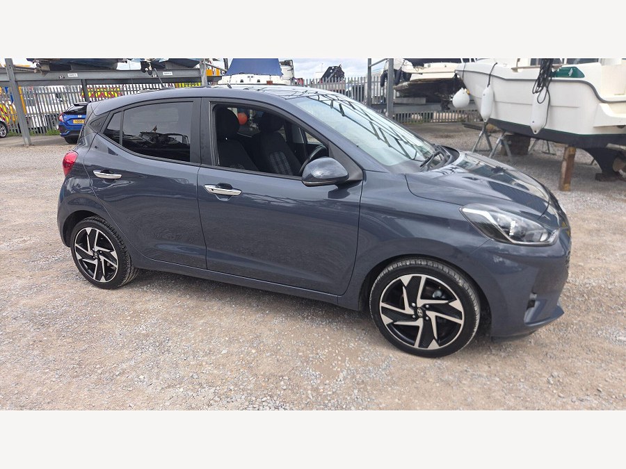 2025 Hyundai i10 photo 1