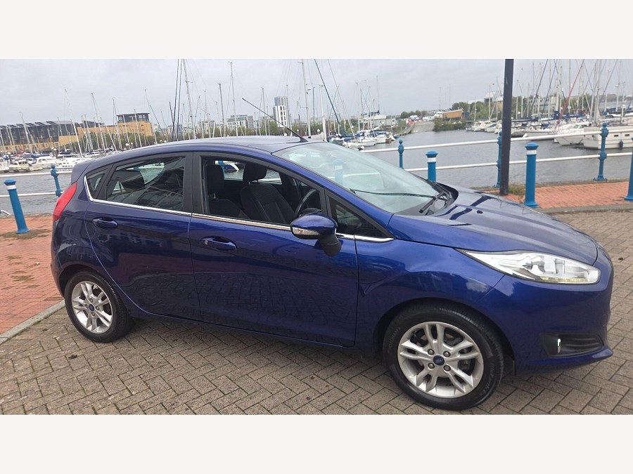 Ford Fiesta photo 2