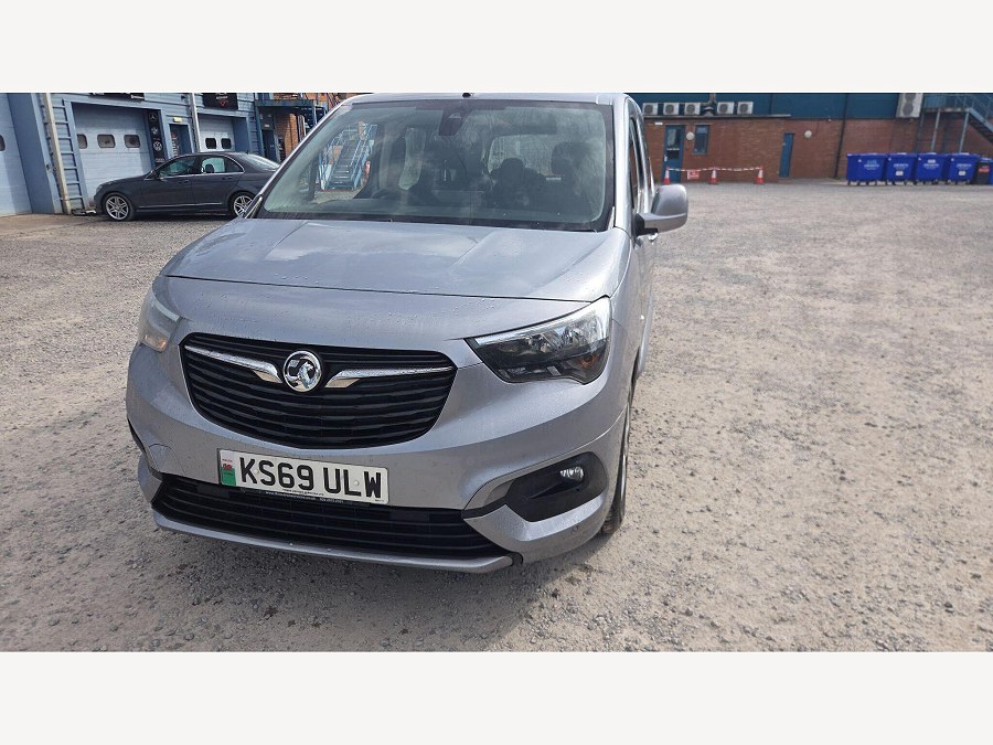 2019 Vauxhall Combo Life photo 3