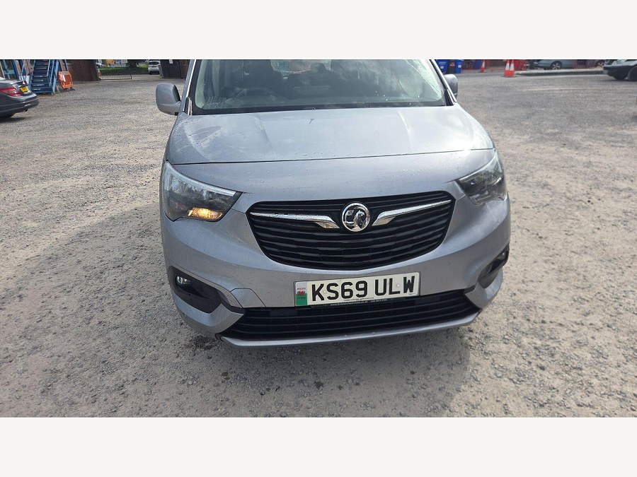 2019 Vauxhall Combo Life photo 2