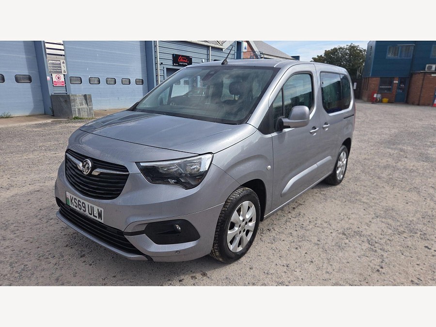 2019 Vauxhall Combo Life photo 1