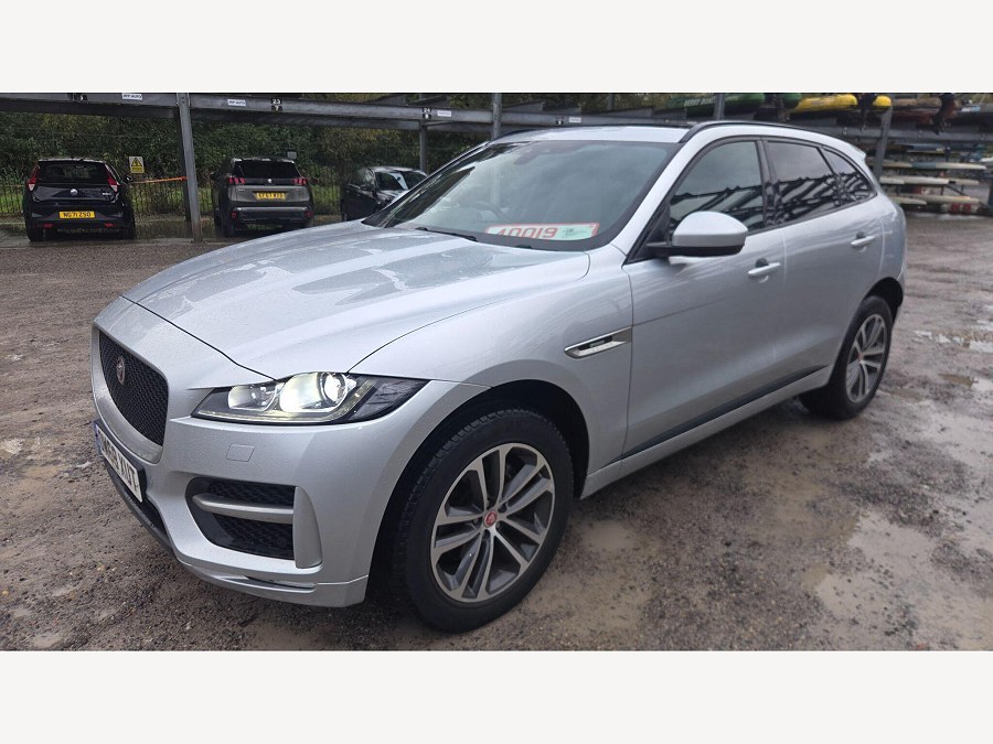 2019 Jaguar F-PACE photo 7