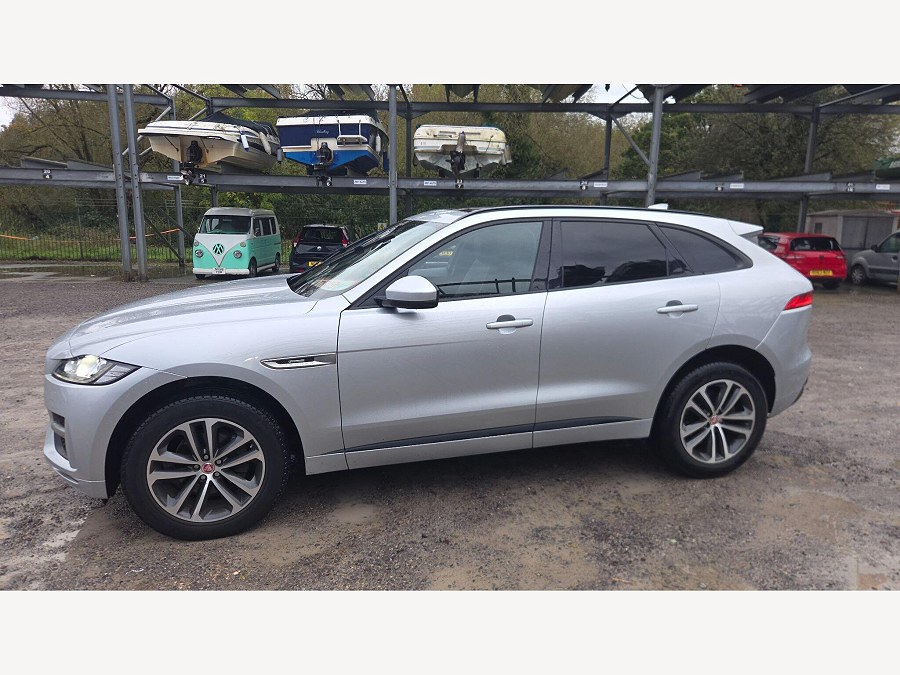 2019 Jaguar F-PACE photo 5