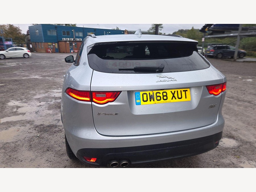 2019 Jaguar F-PACE photo 8