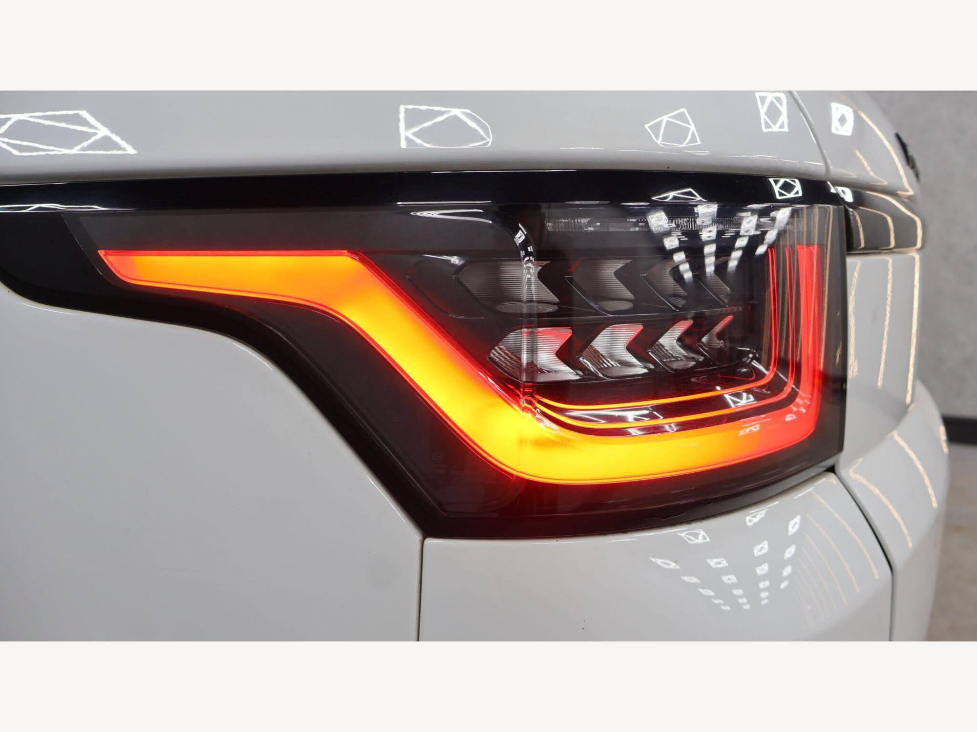2018 Land Rover Range Rover Sport image 14