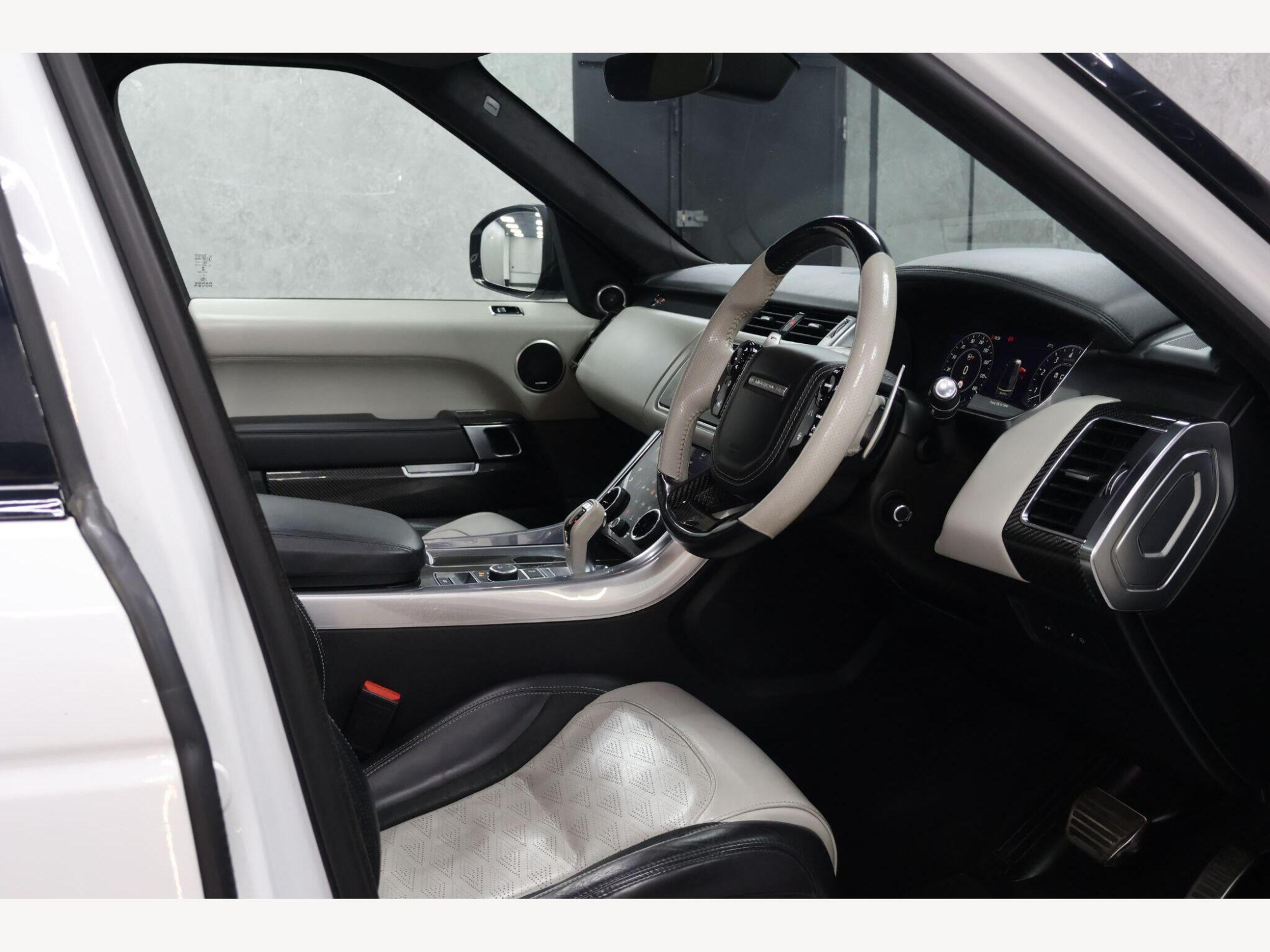 2018 Land Rover Range Rover Sport image 16