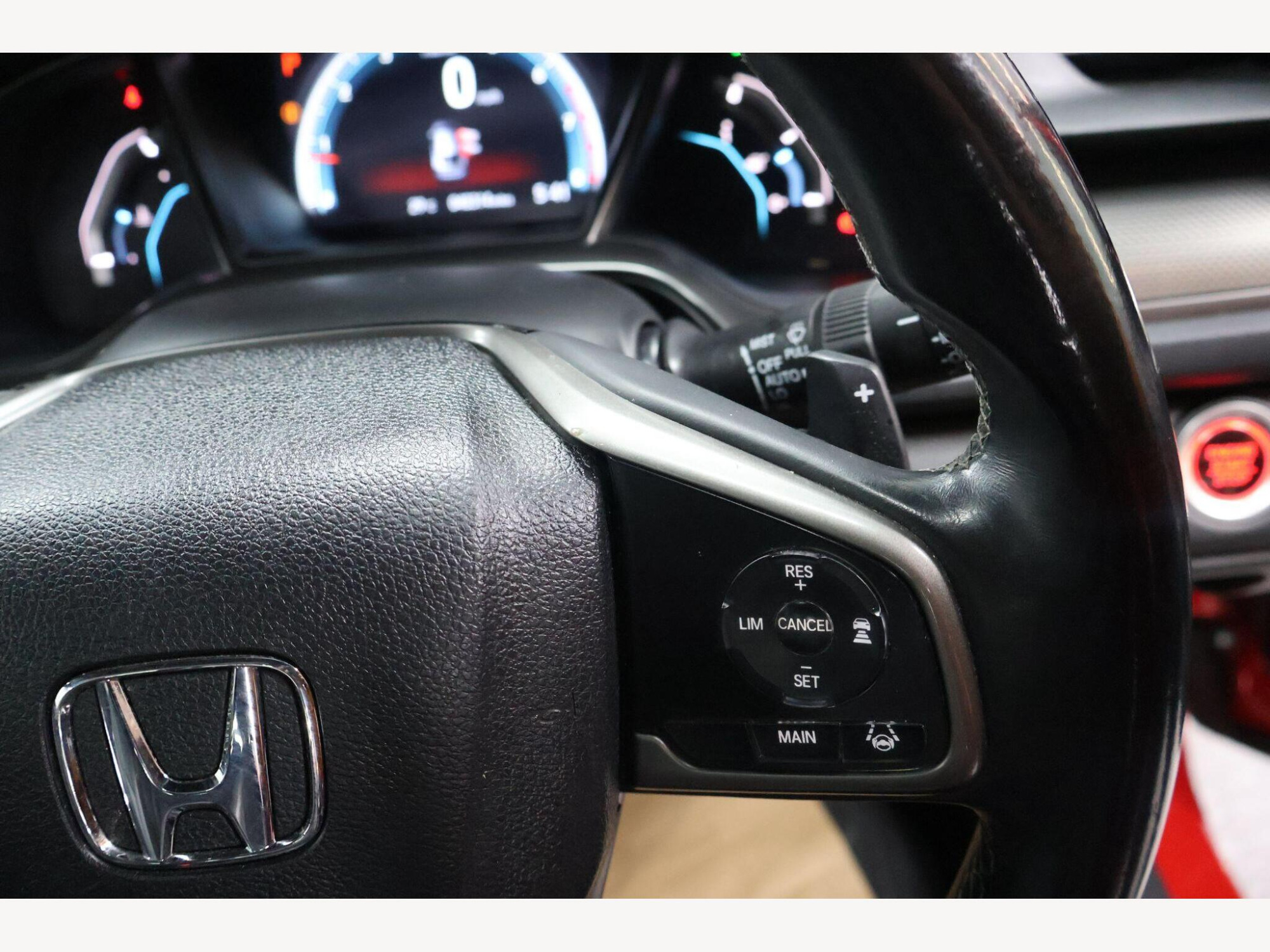 2018 Honda Civic image 32