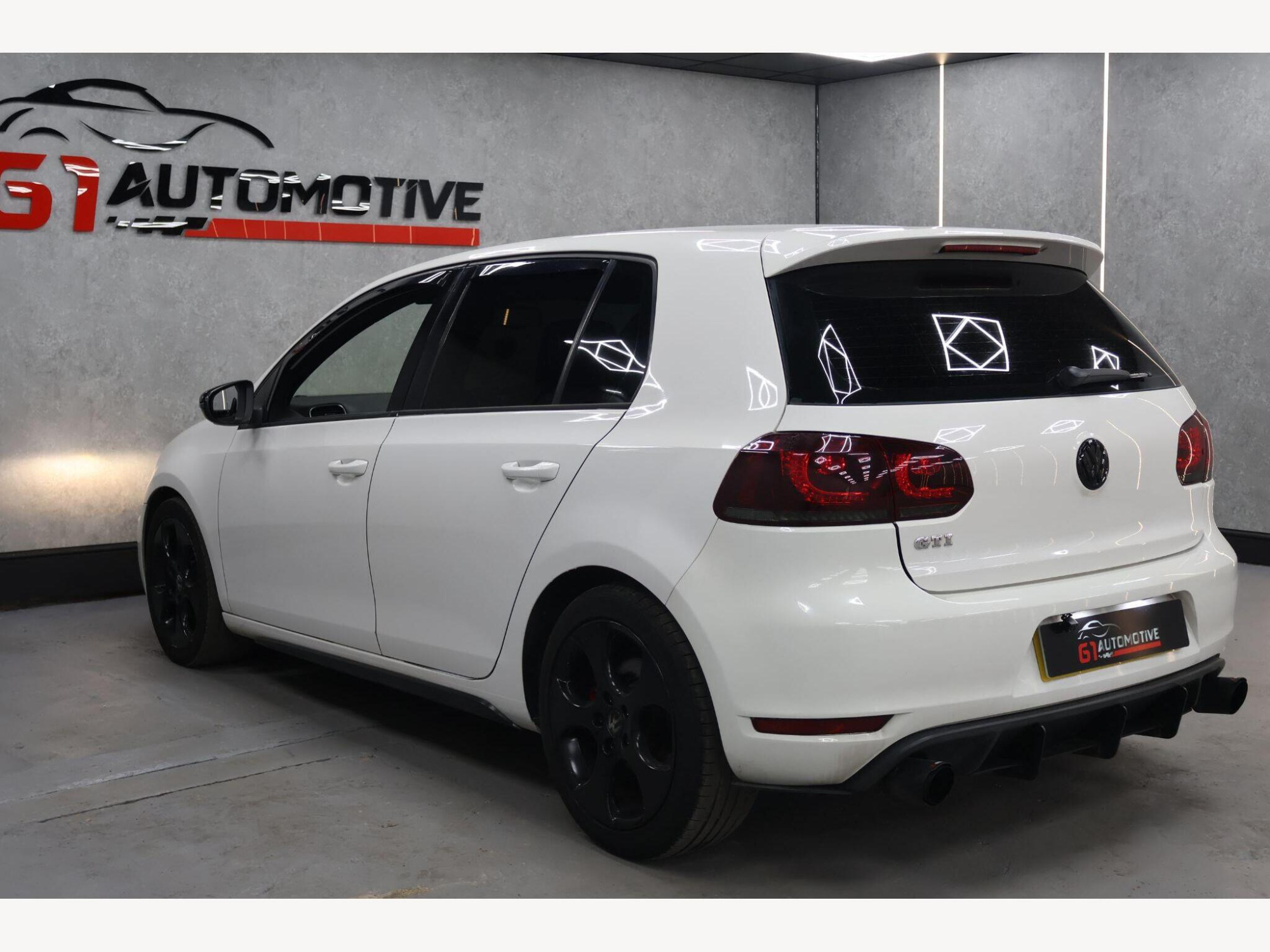 2010 Volkswagen Golf image 9