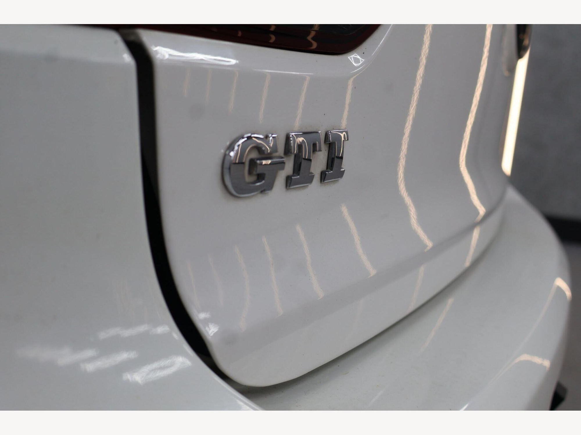 2010 Volkswagen Golf image 12
