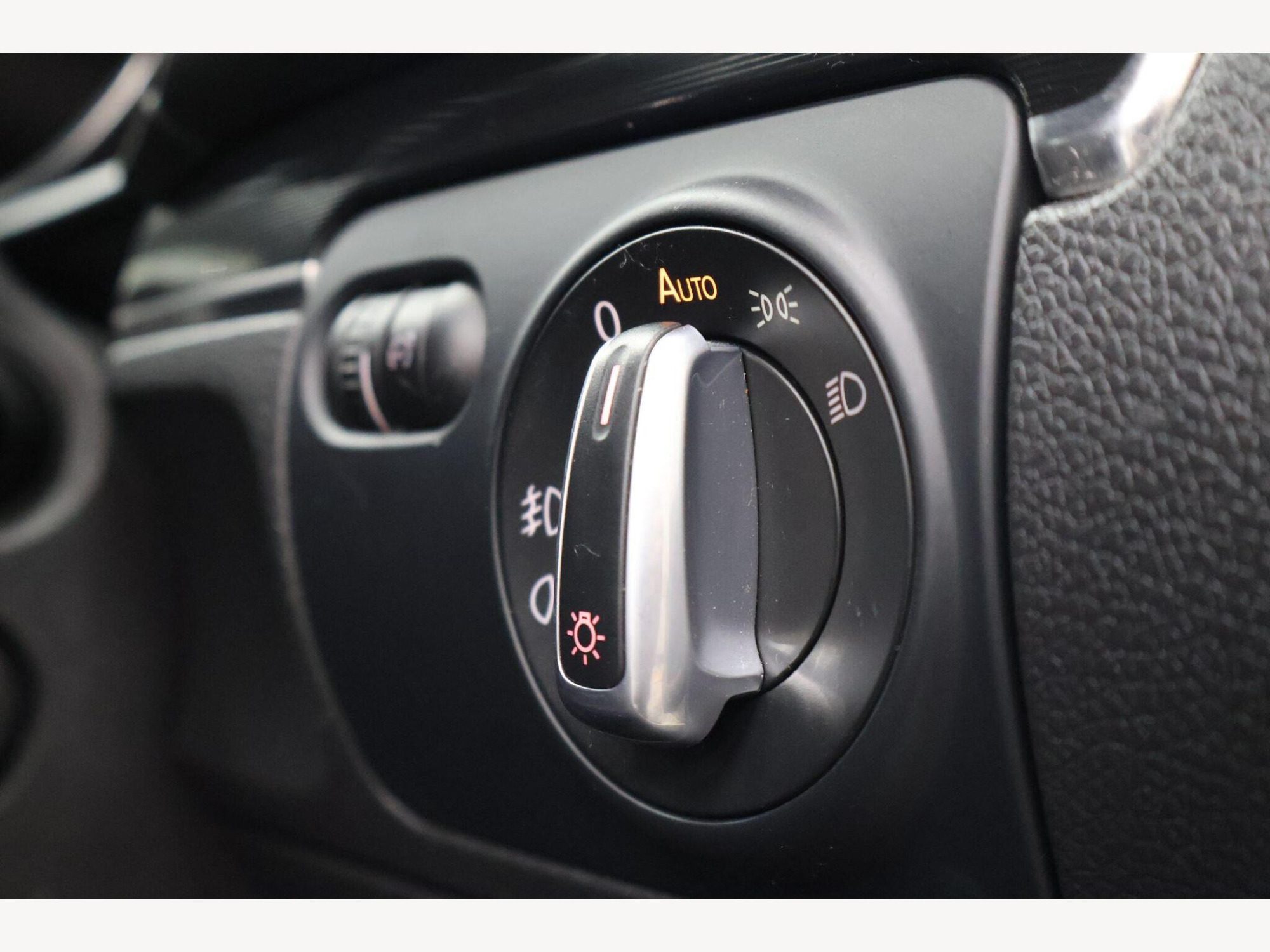 2010 Volkswagen Golf image 26