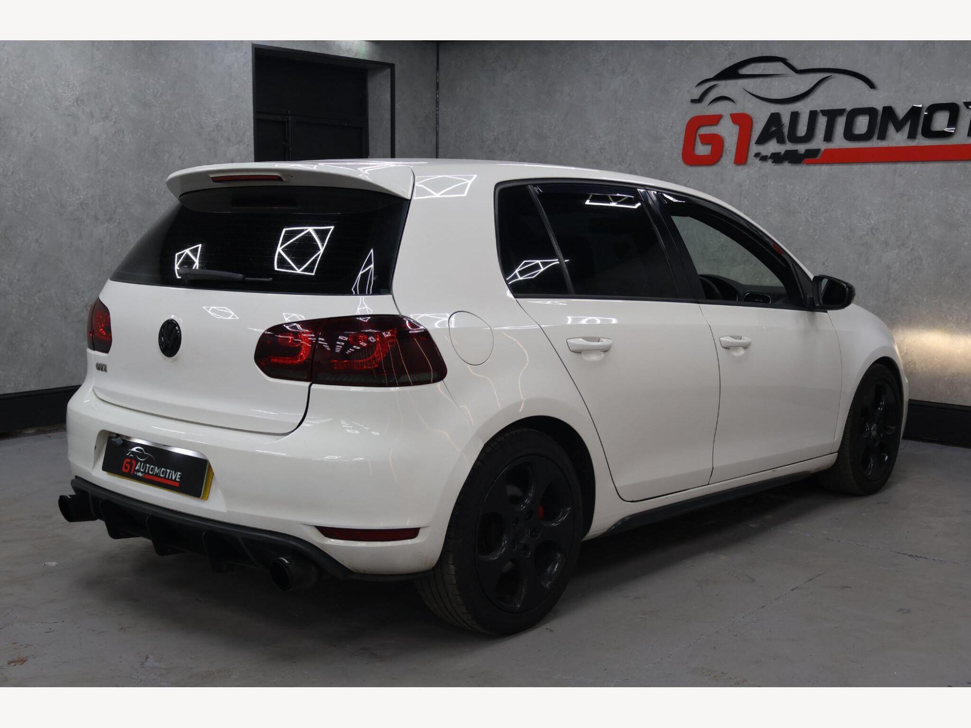 2010 Volkswagen Golf image 10