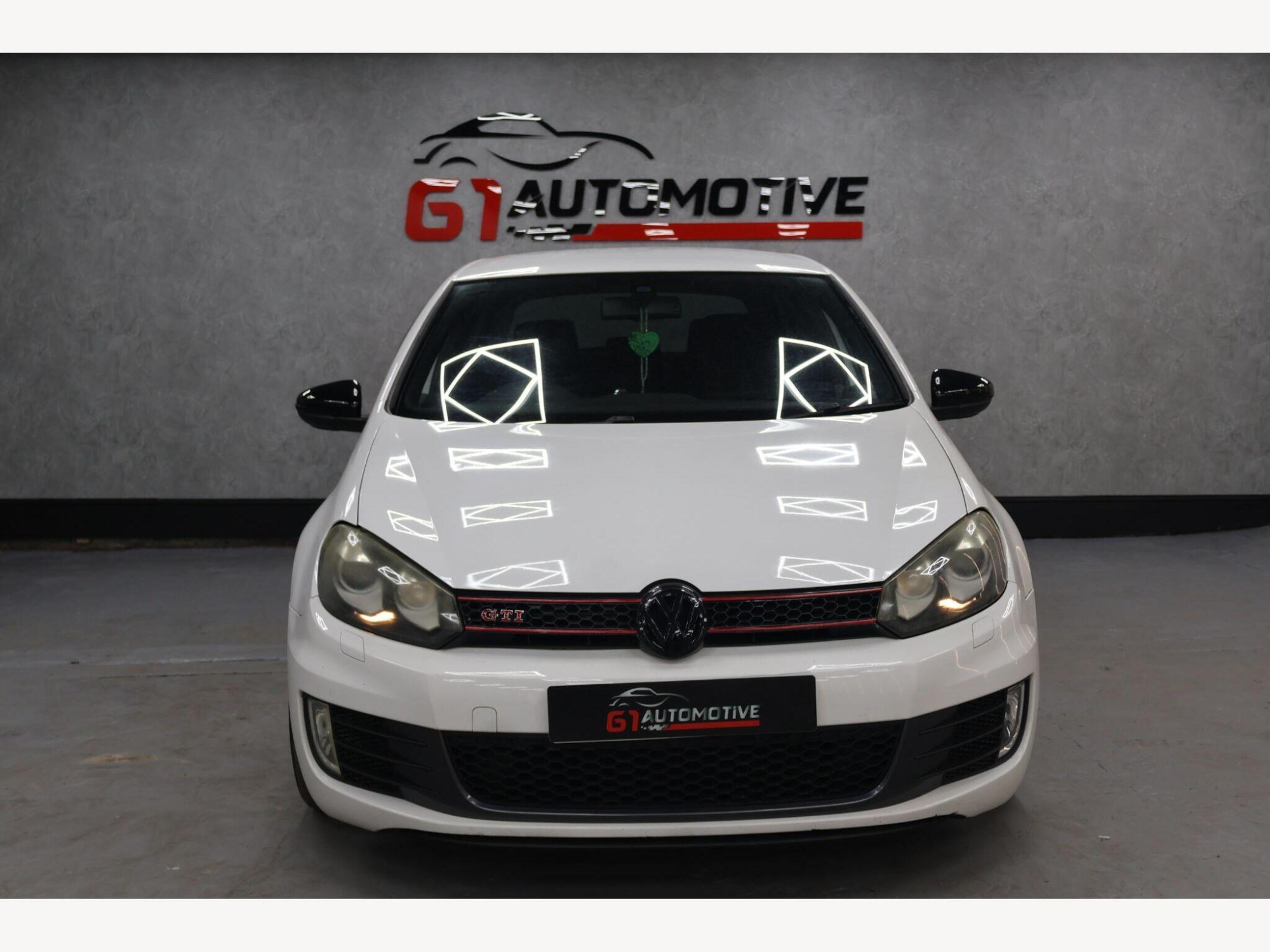 2010 Volkswagen Golf image 2