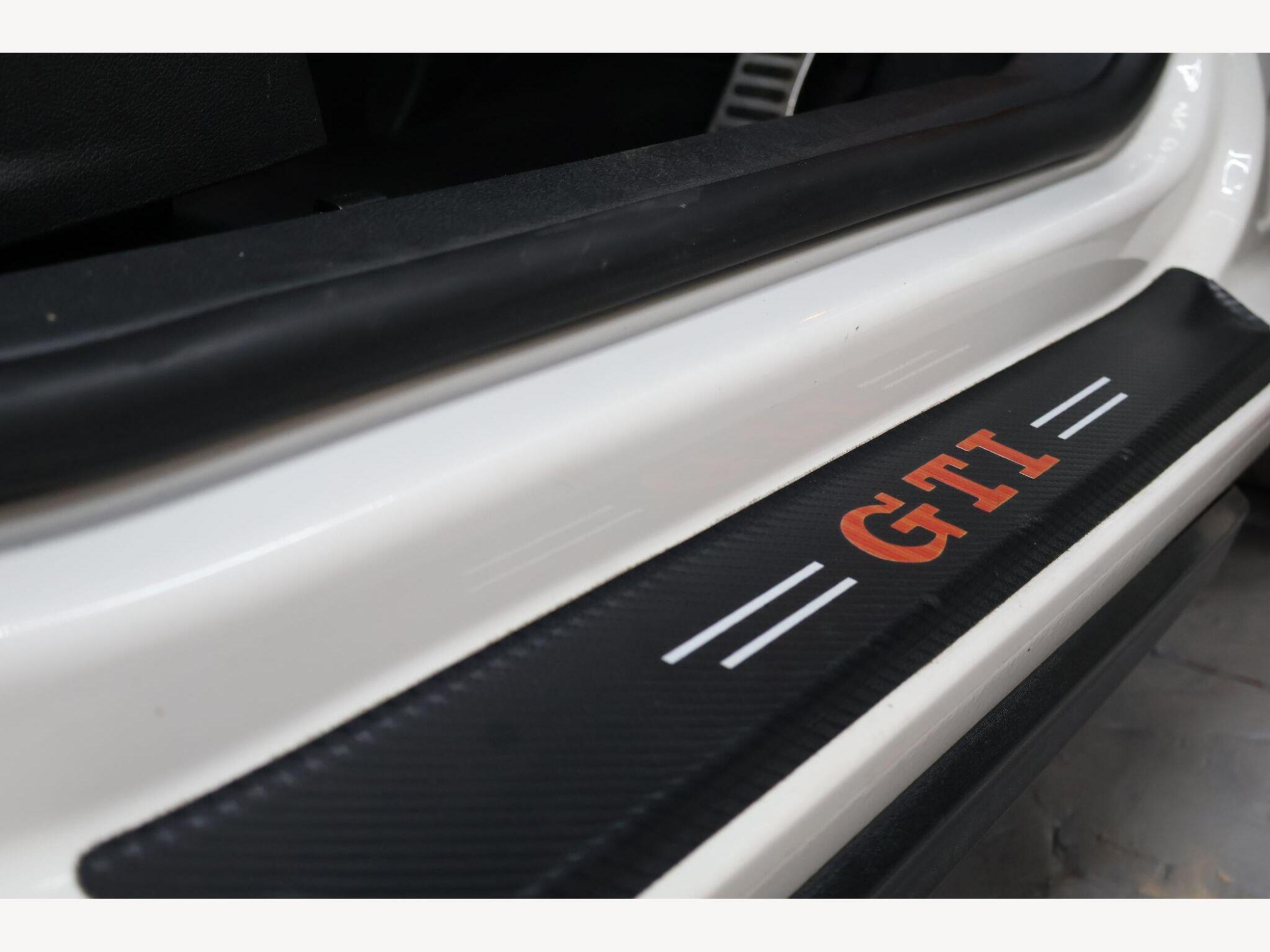 2010 Volkswagen Golf image 27
