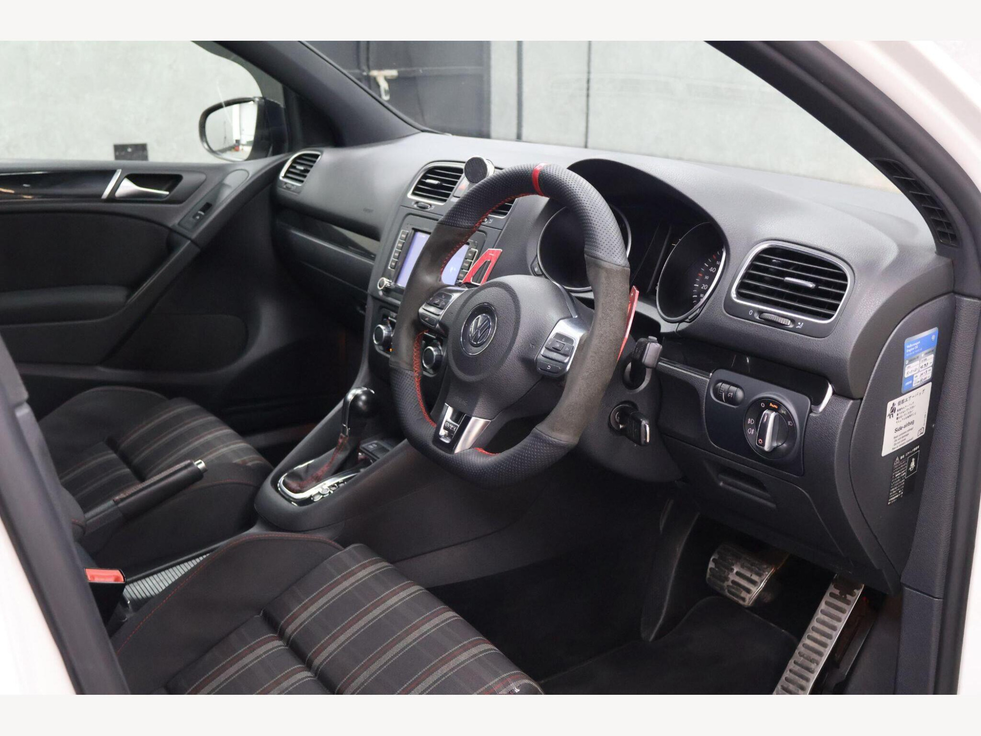 2010 Volkswagen Golf image 16