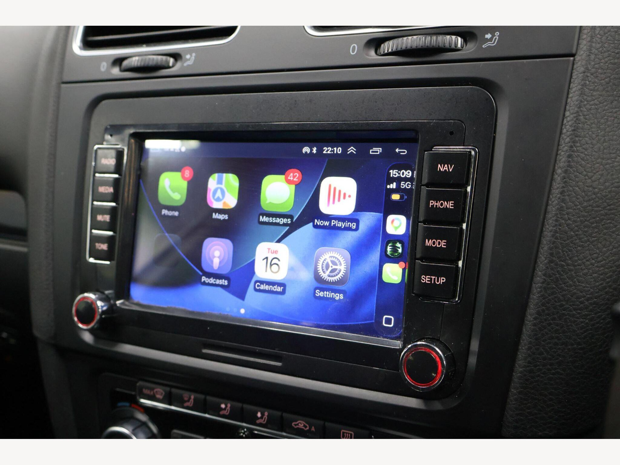 2010 Volkswagen Golf image 21