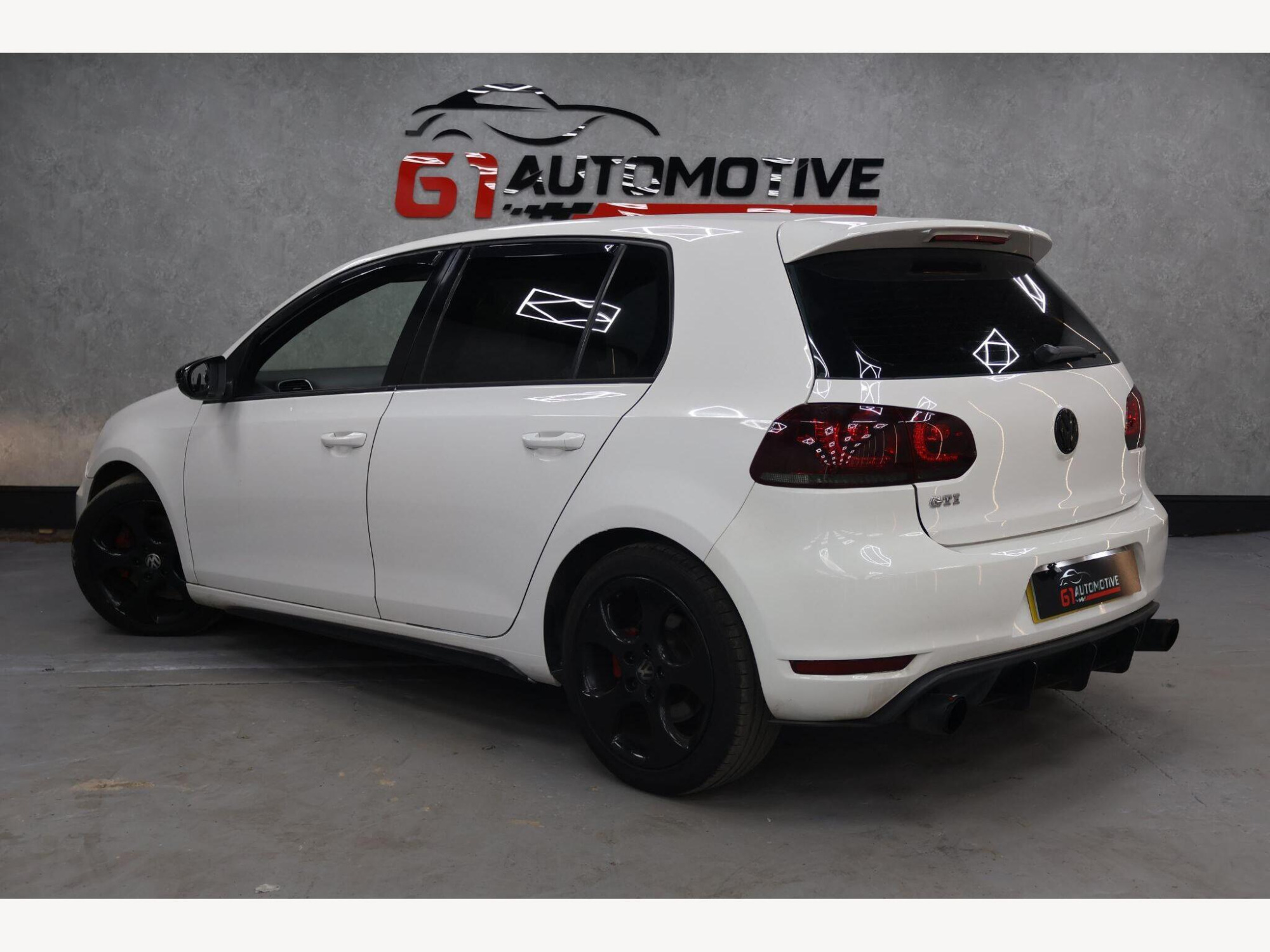 2010 Volkswagen Golf image 8