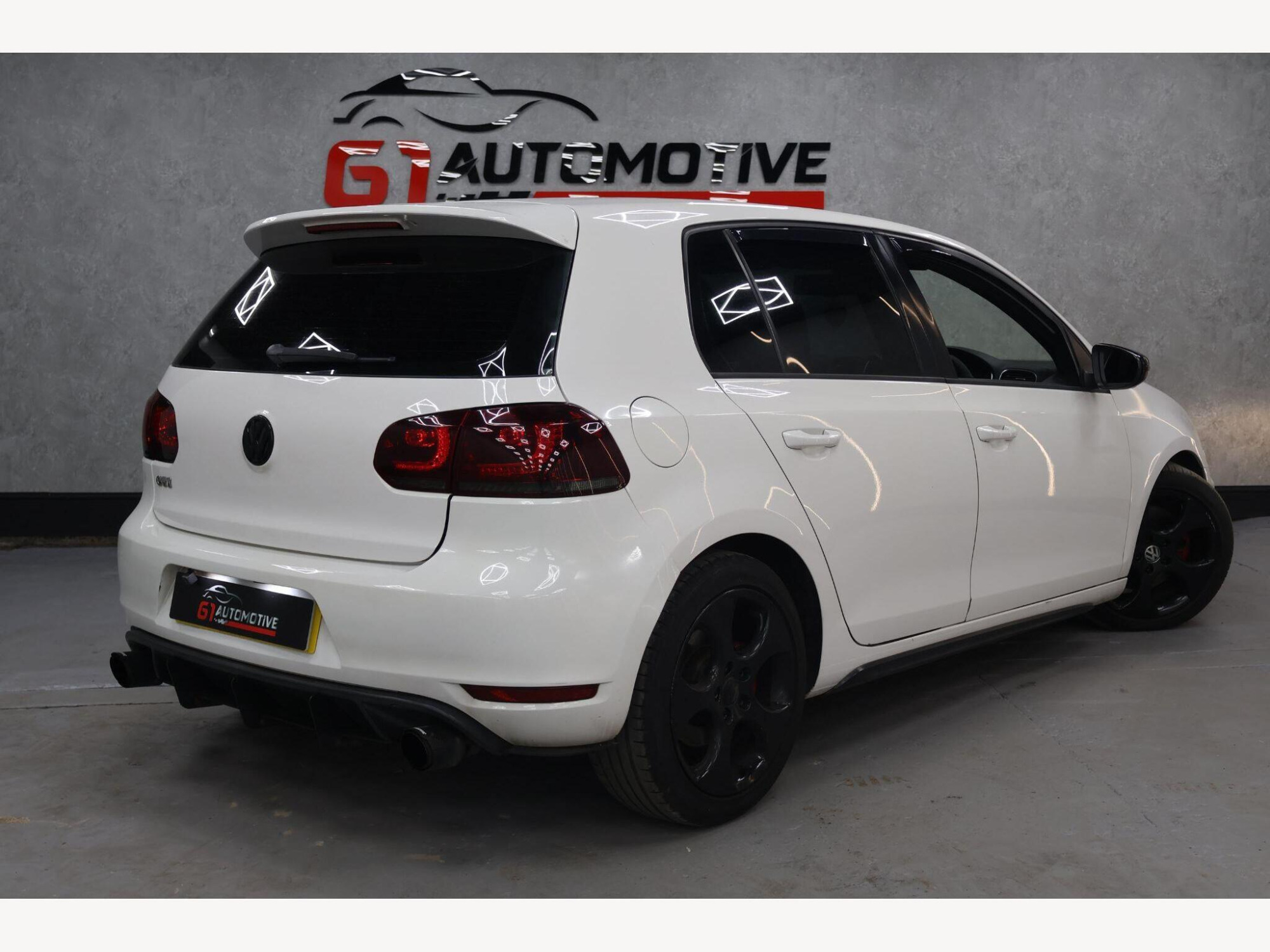 2010 Volkswagen Golf image 6