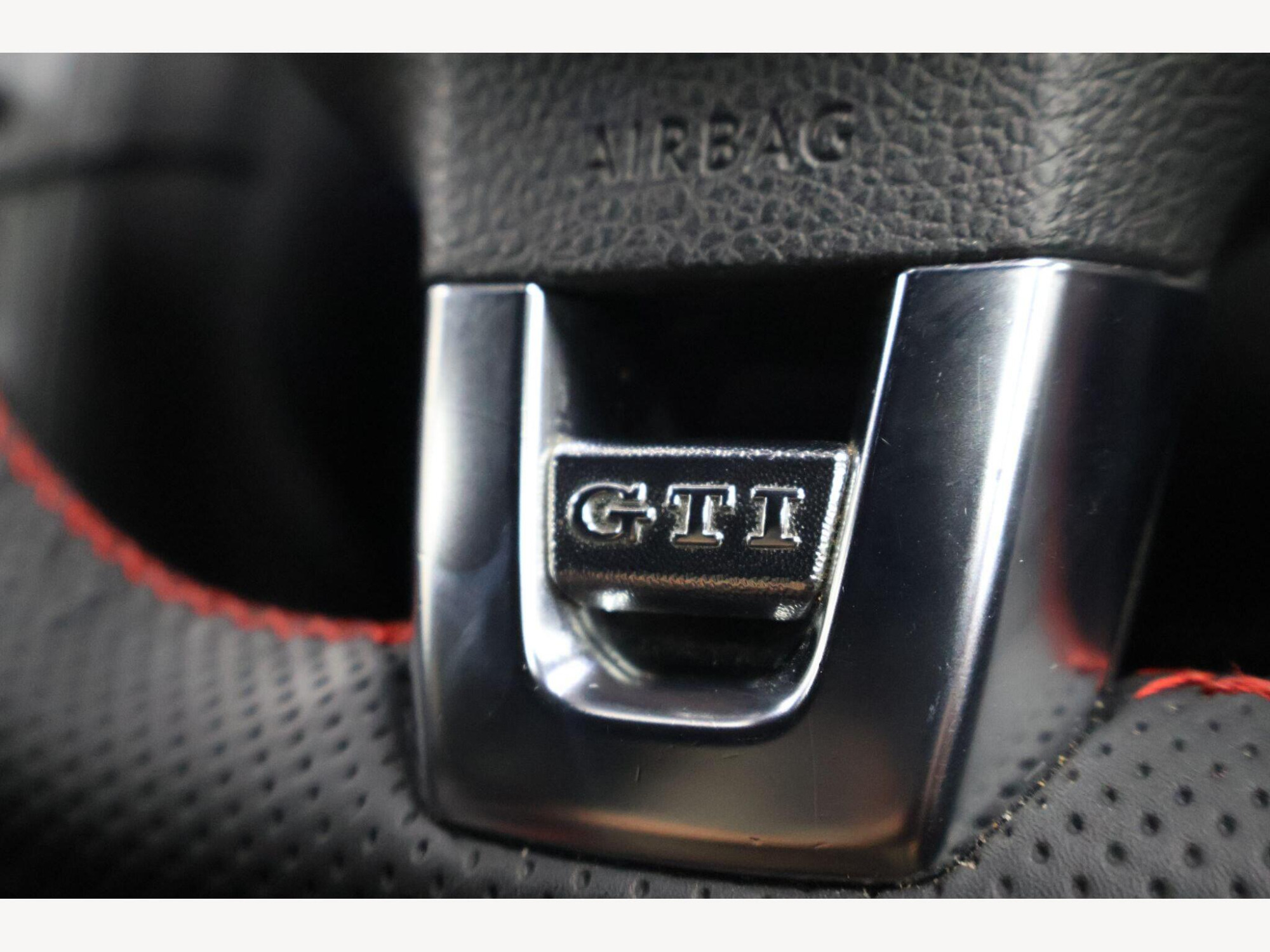 2010 Volkswagen Golf image 24