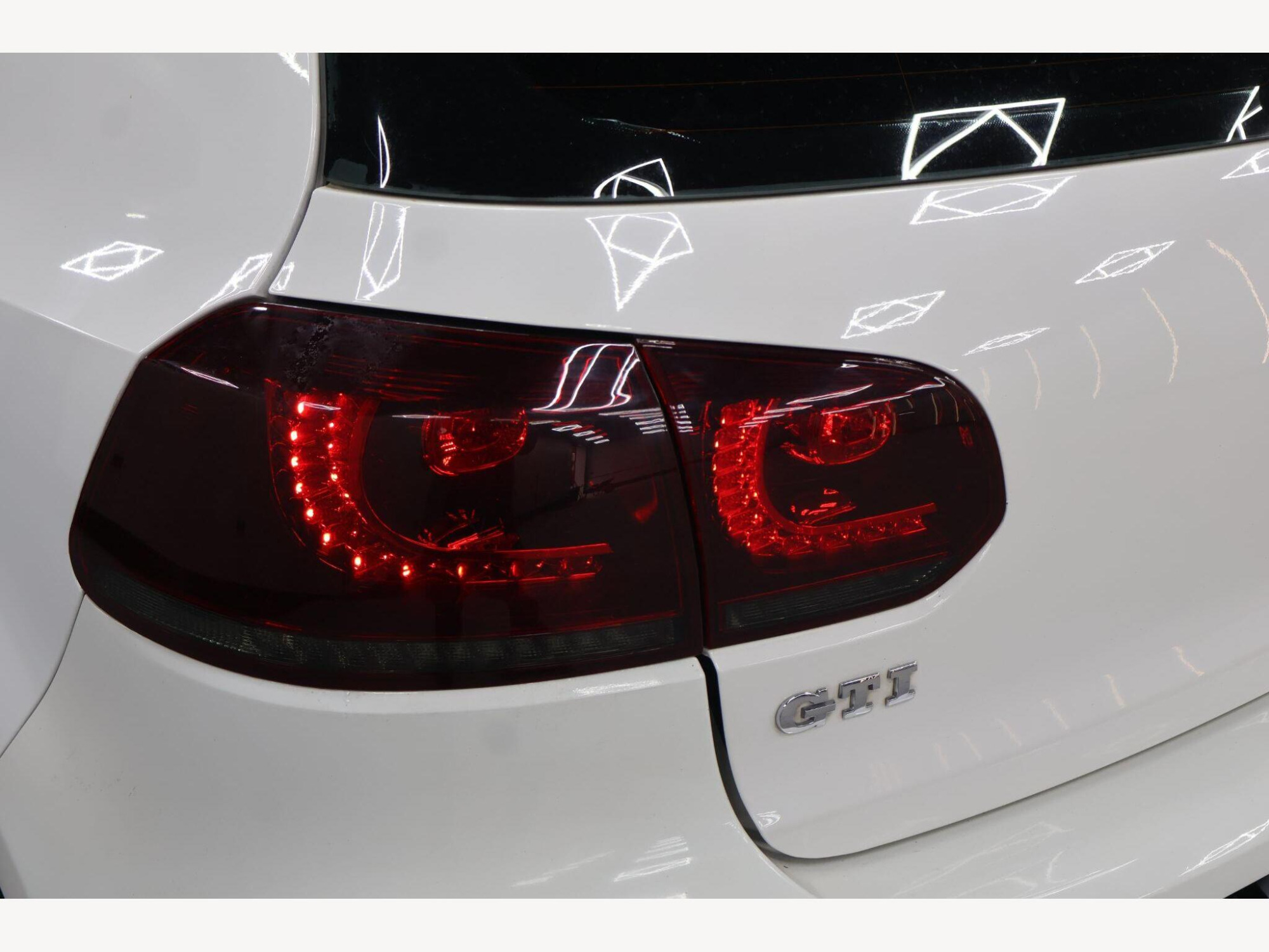 2010 Volkswagen Golf image 13