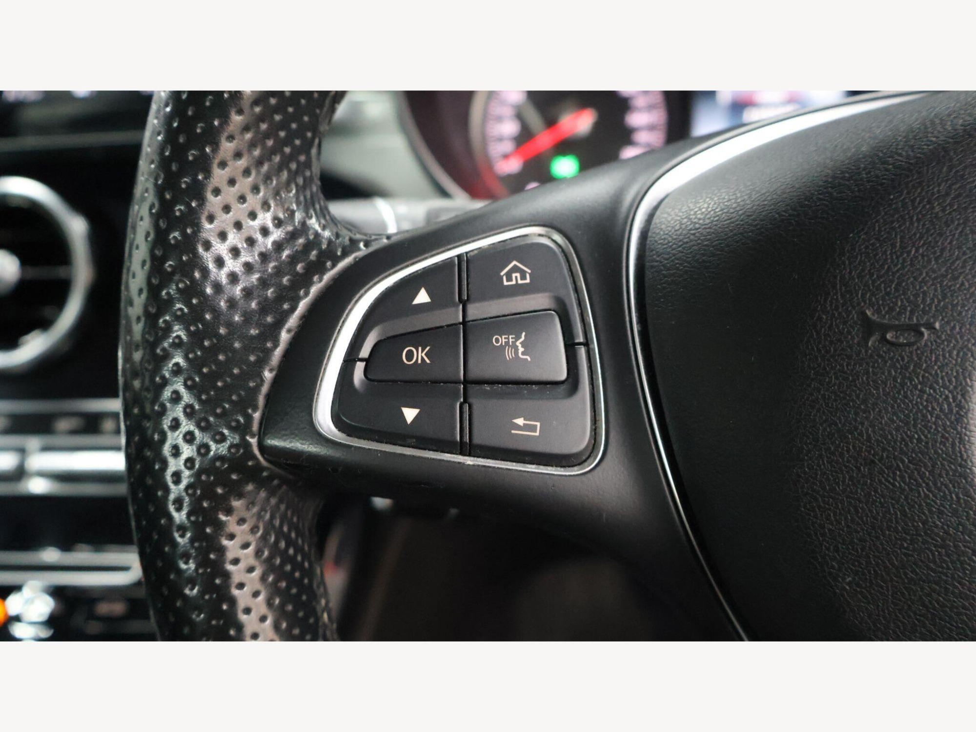 2016 Mercedes-Benz C Class image 24