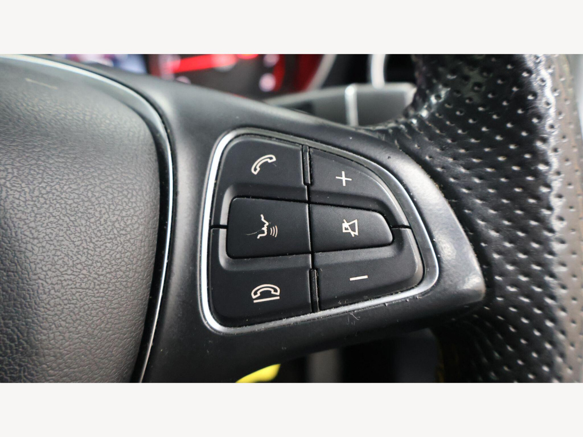 2016 Mercedes-Benz C Class image 25