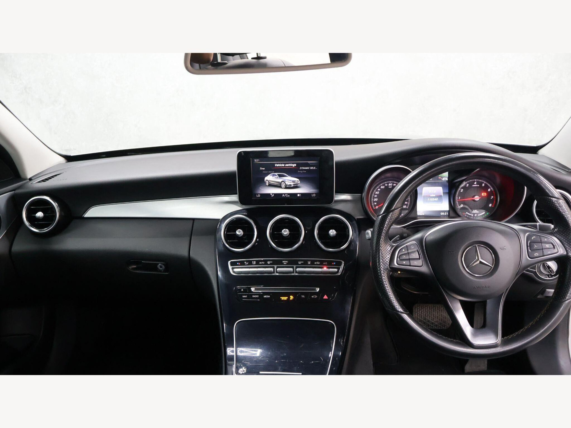2016 Mercedes-Benz C Class image 38