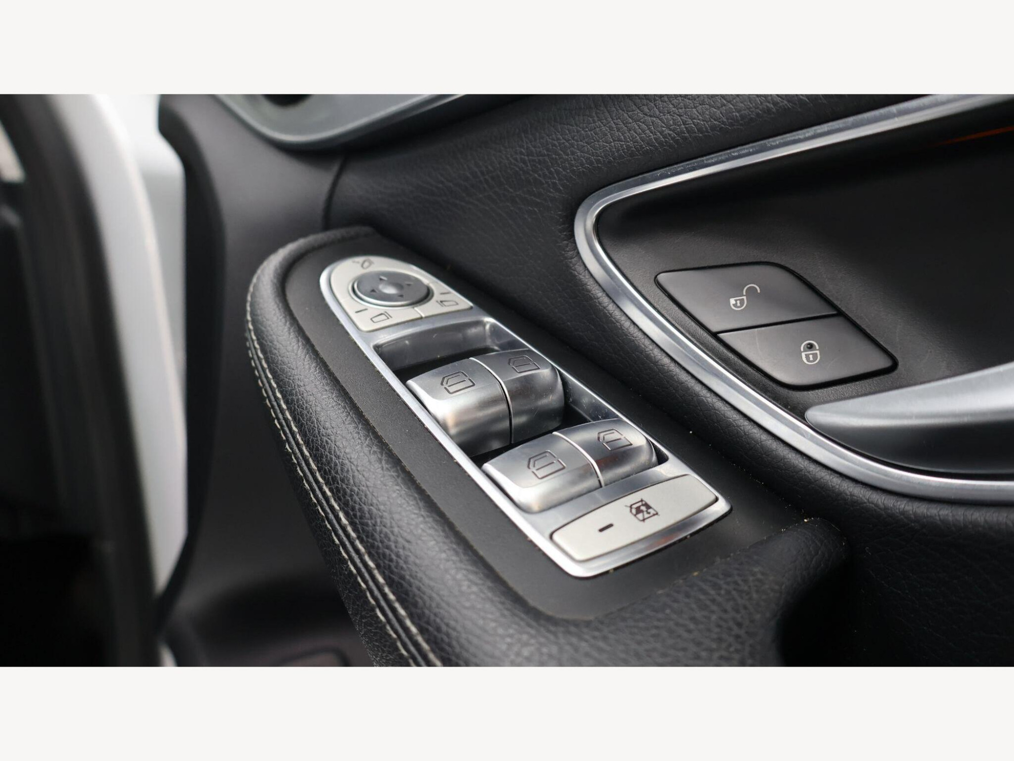 2016 Mercedes-Benz C Class image 32