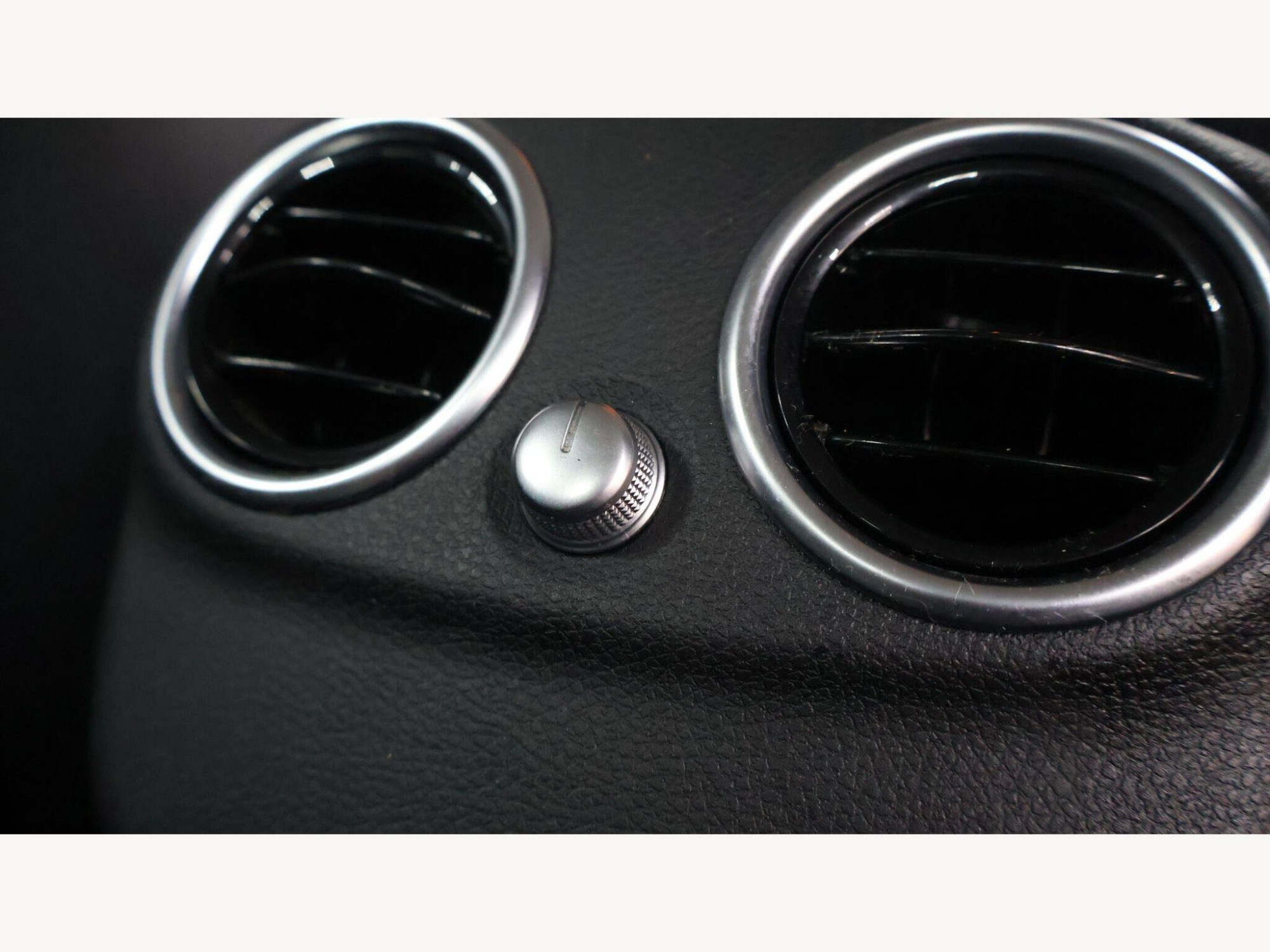 2016 Mercedes-Benz C Class image 36