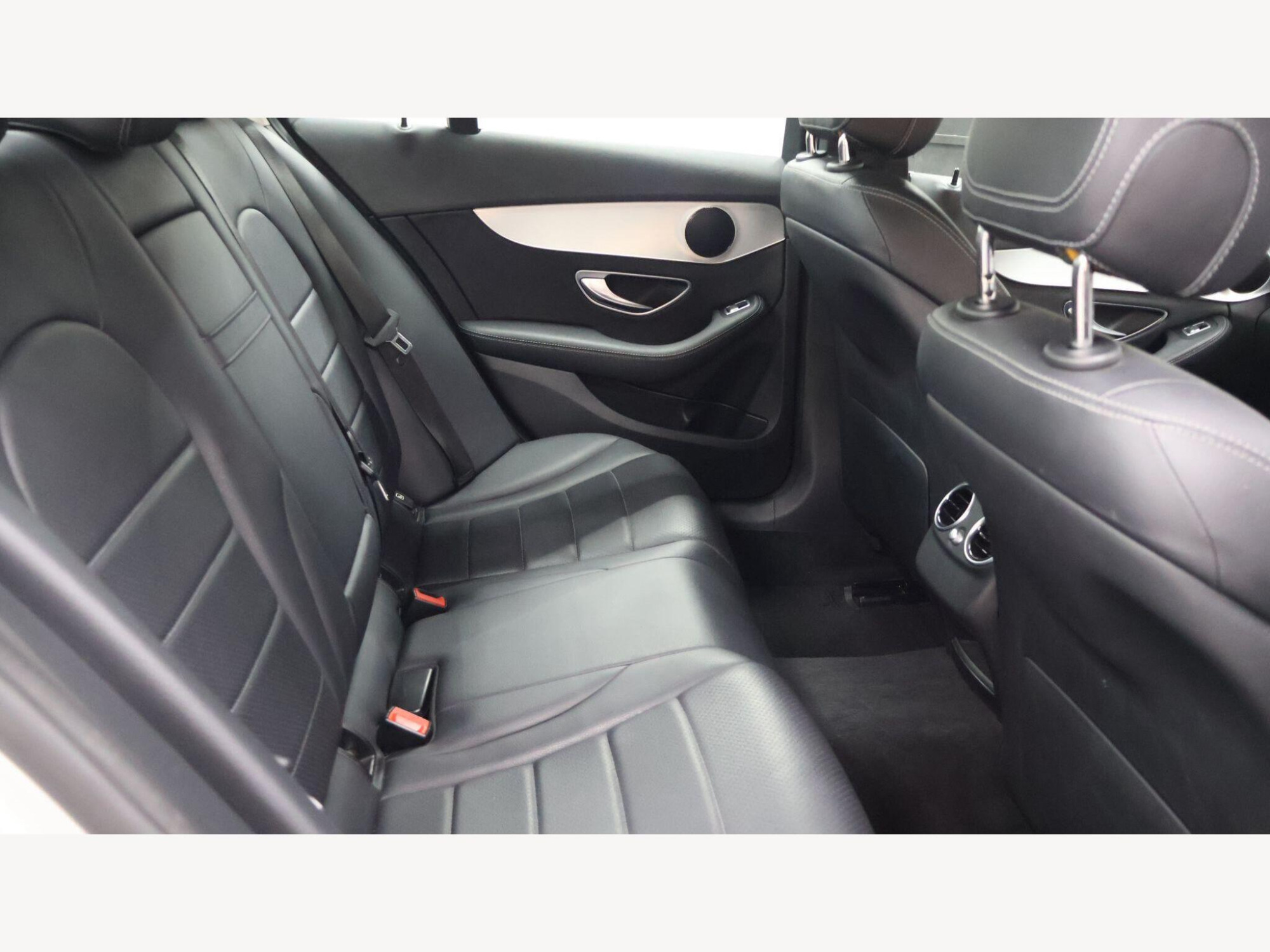 2016 Mercedes-Benz C Class image 37