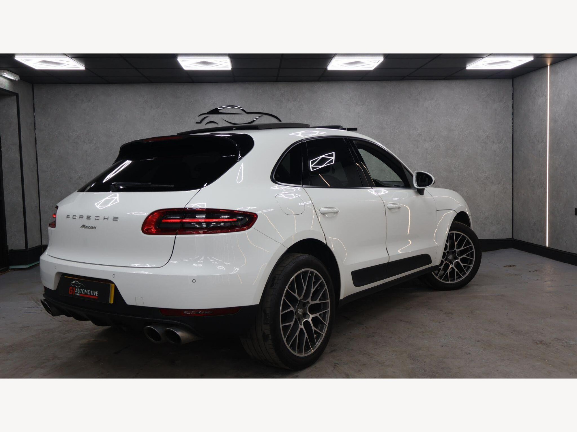 2018 Porsche Macan image 6
