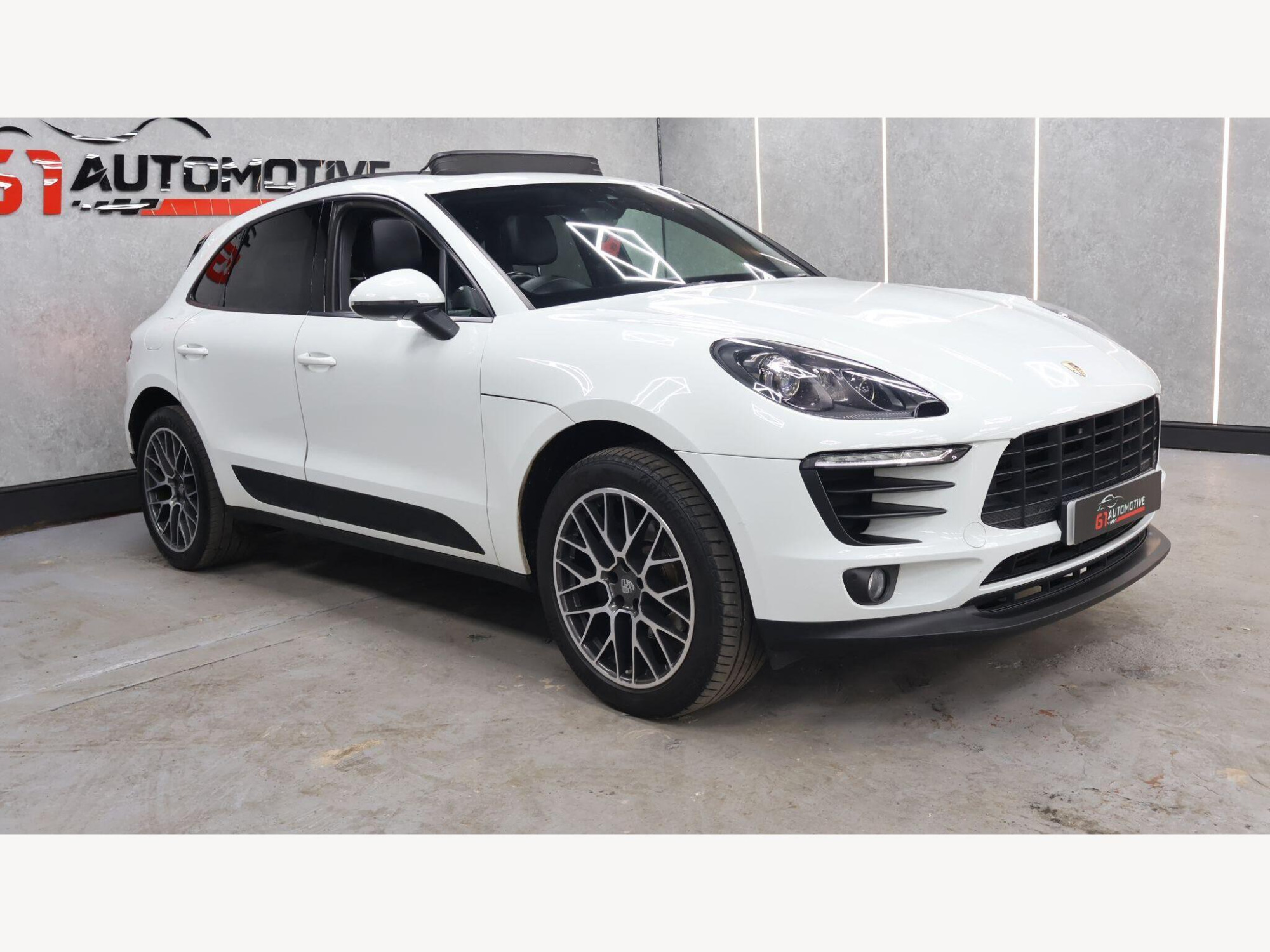 2018 Porsche Macan image 4