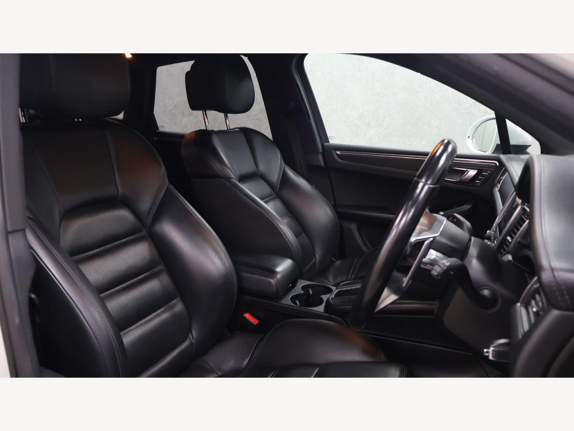 2018 Porsche Macan image 39