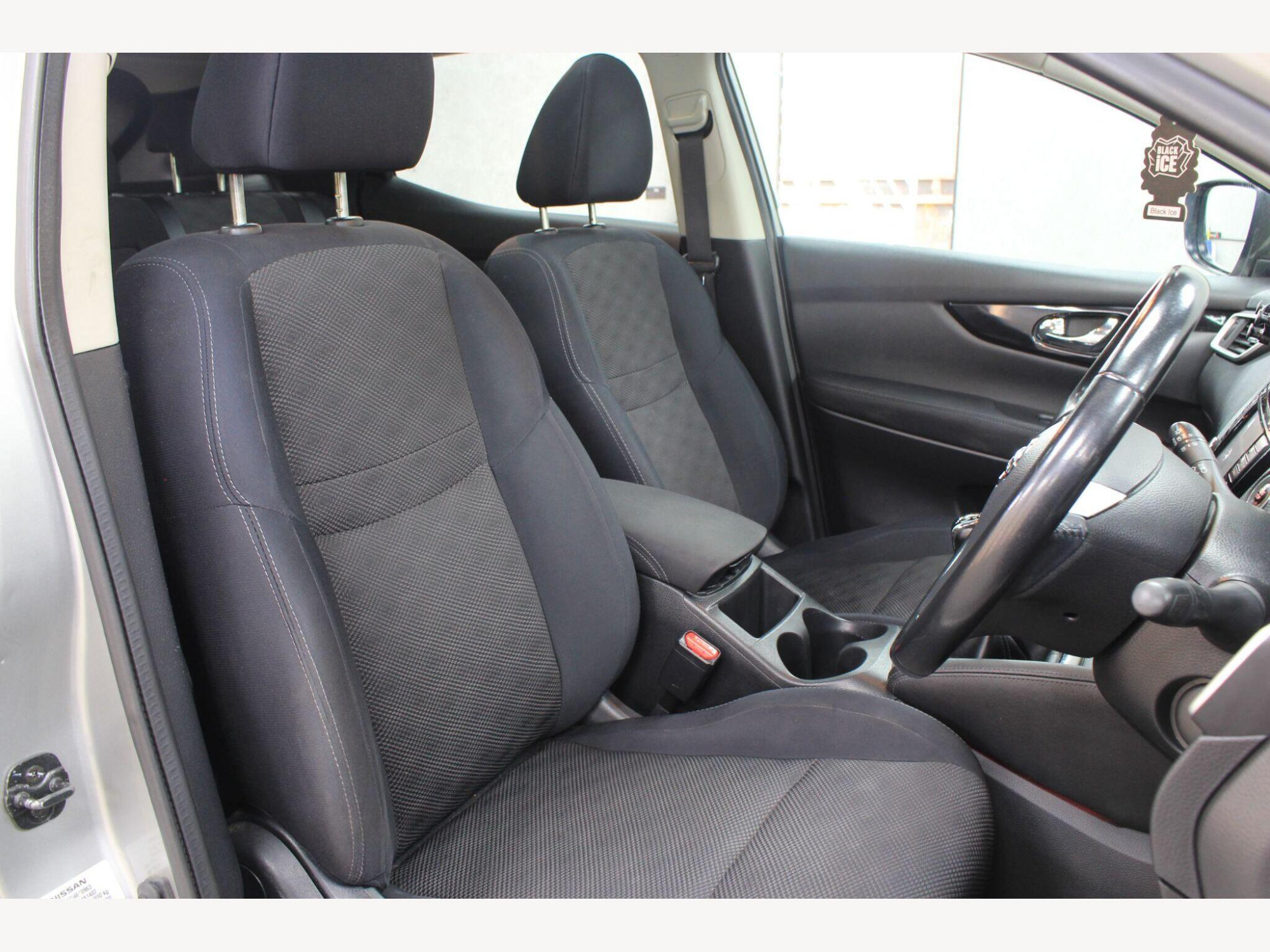 2015 Nissan Qashqai image 25