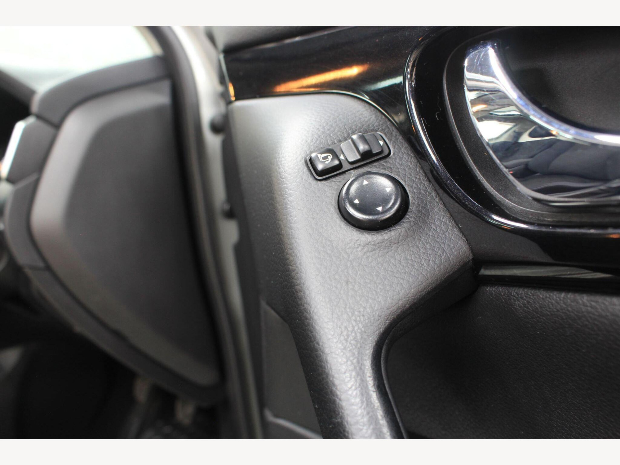 2015 Nissan Qashqai image 28