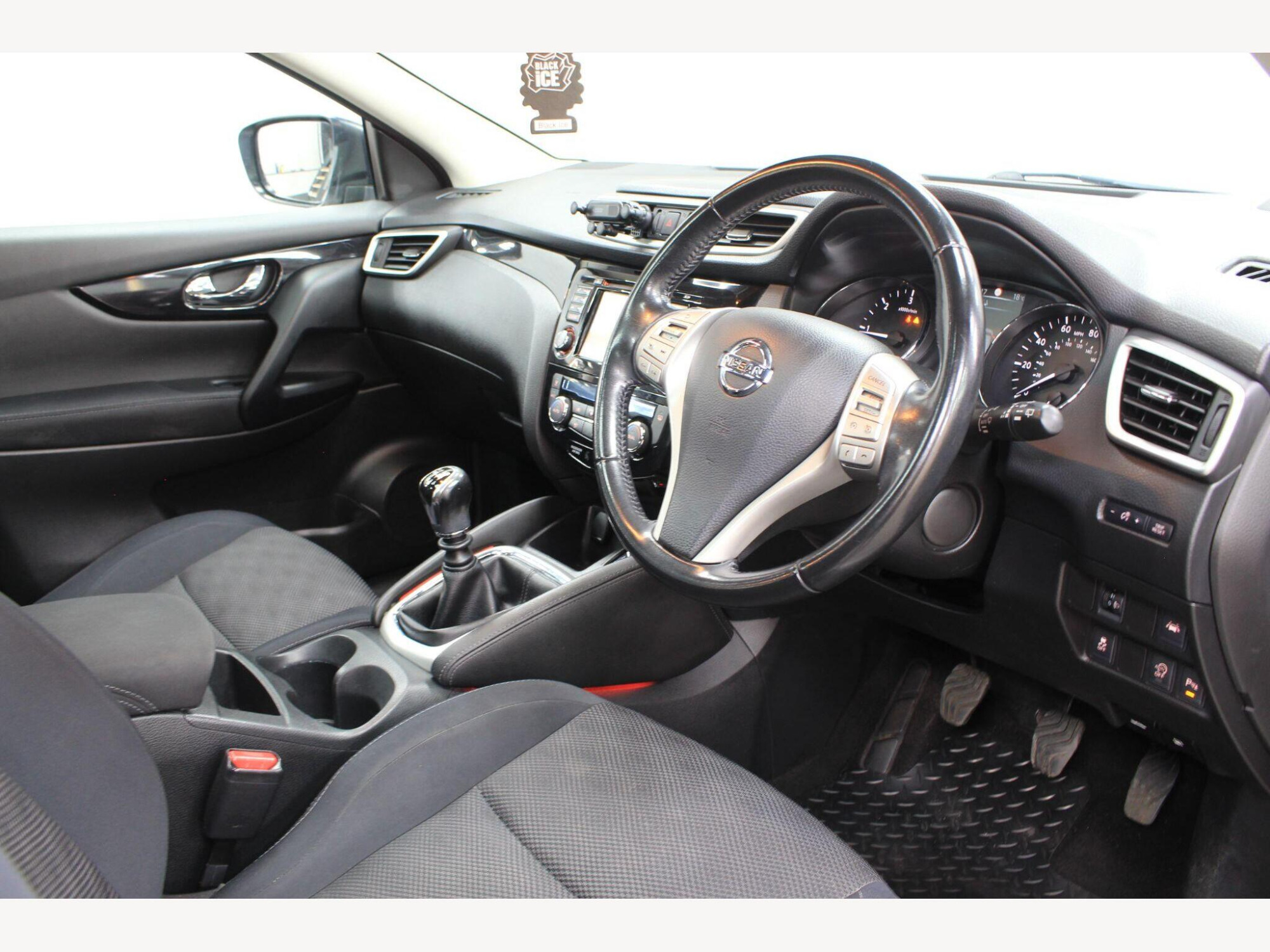2015 Nissan Qashqai image 13