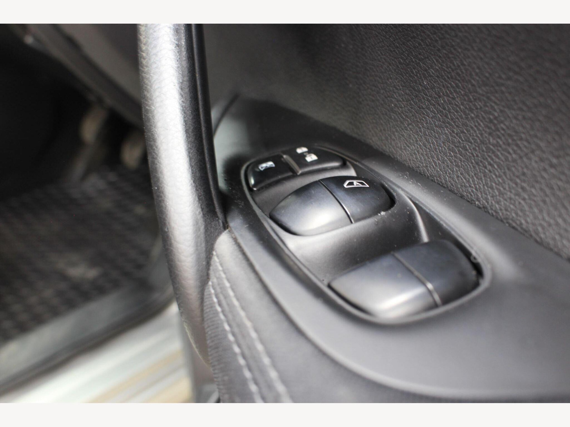2015 Nissan Qashqai image 29