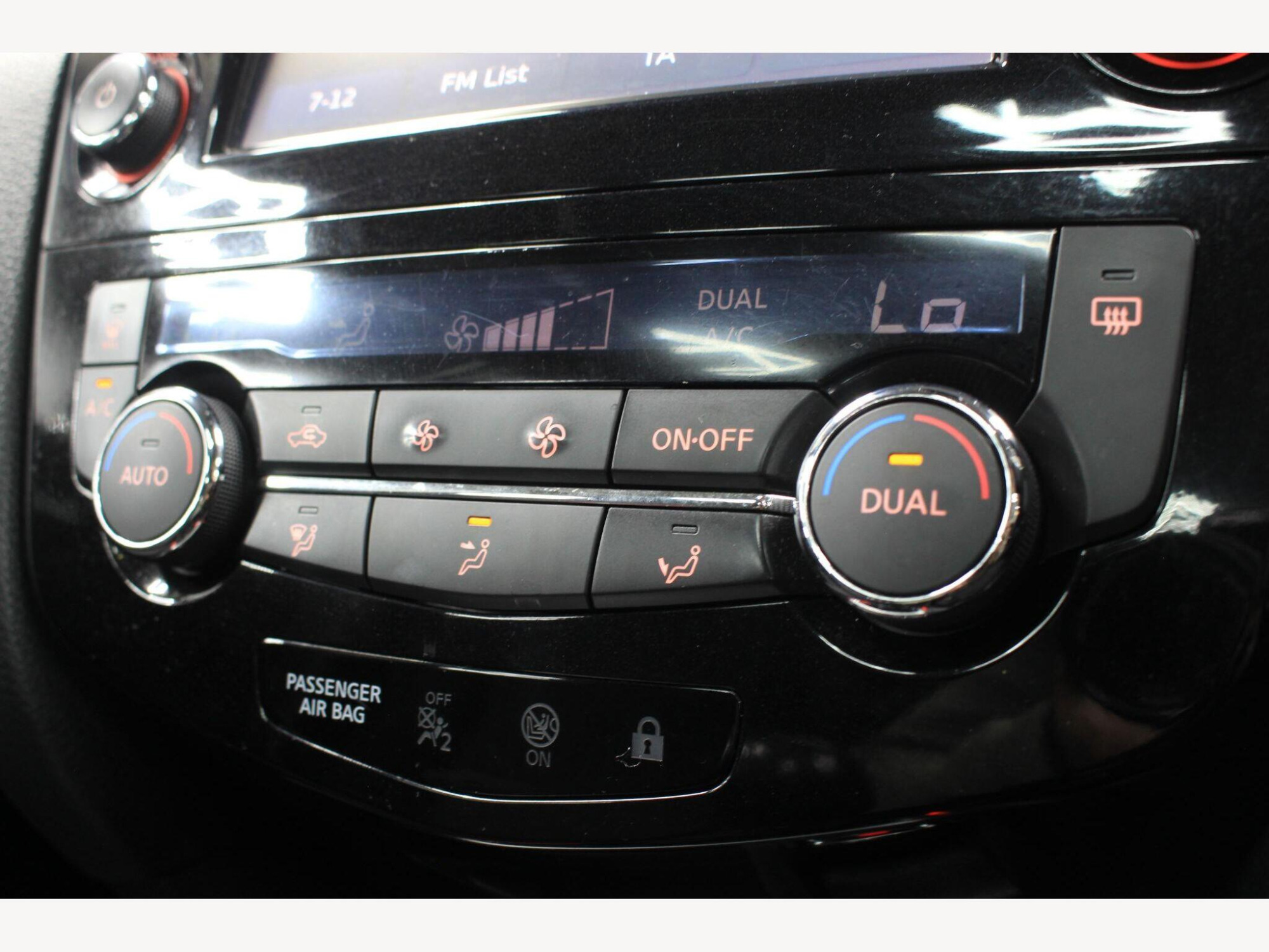 2015 Nissan Qashqai image 17
