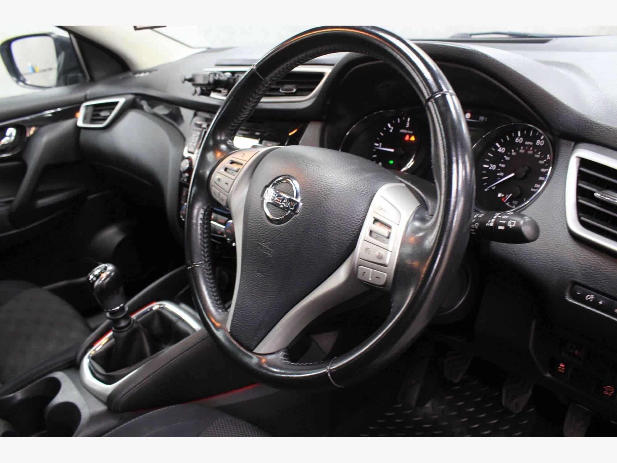 2015 Nissan Qashqai image 26