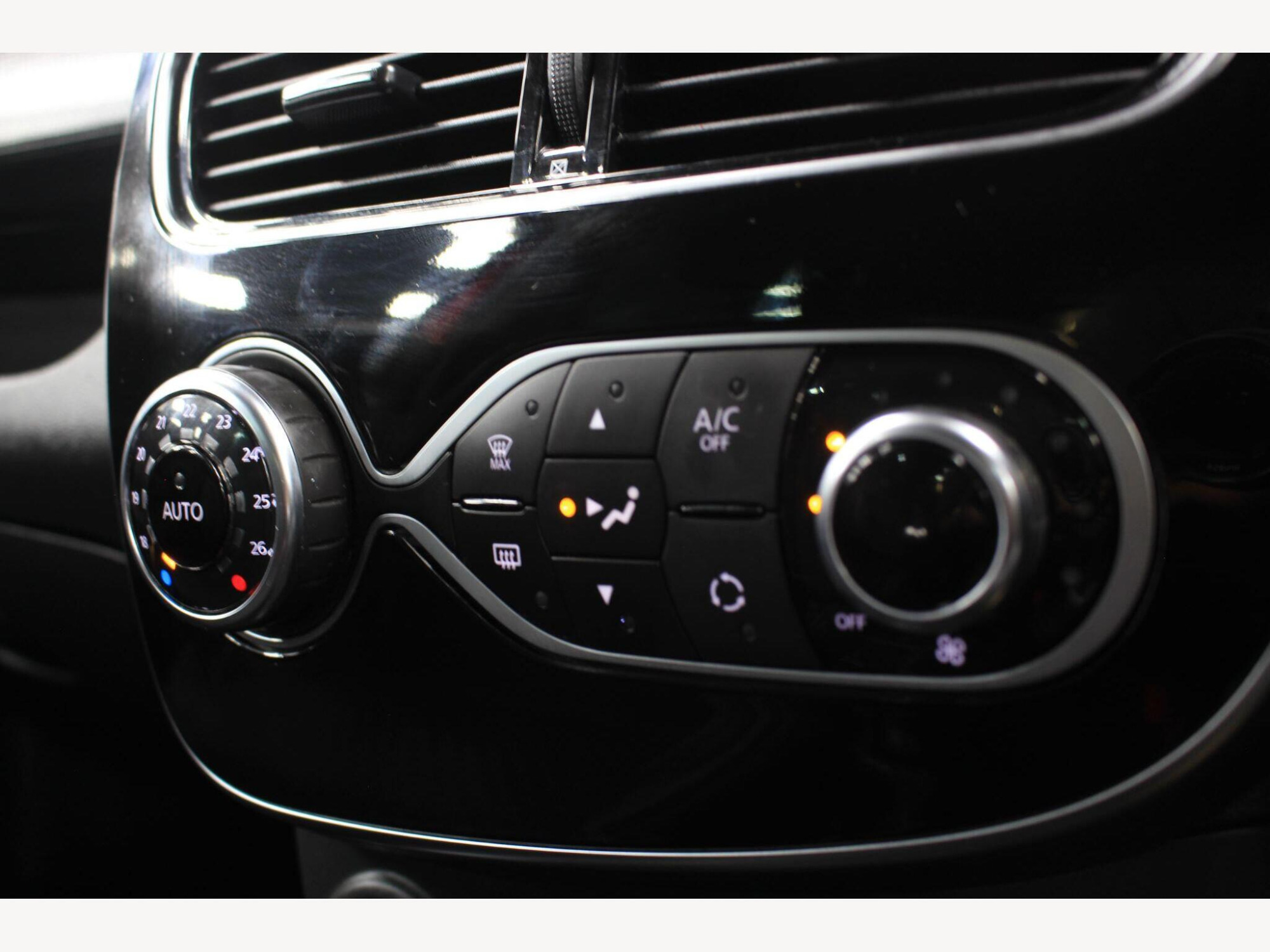 2018 Renault Clio image 28