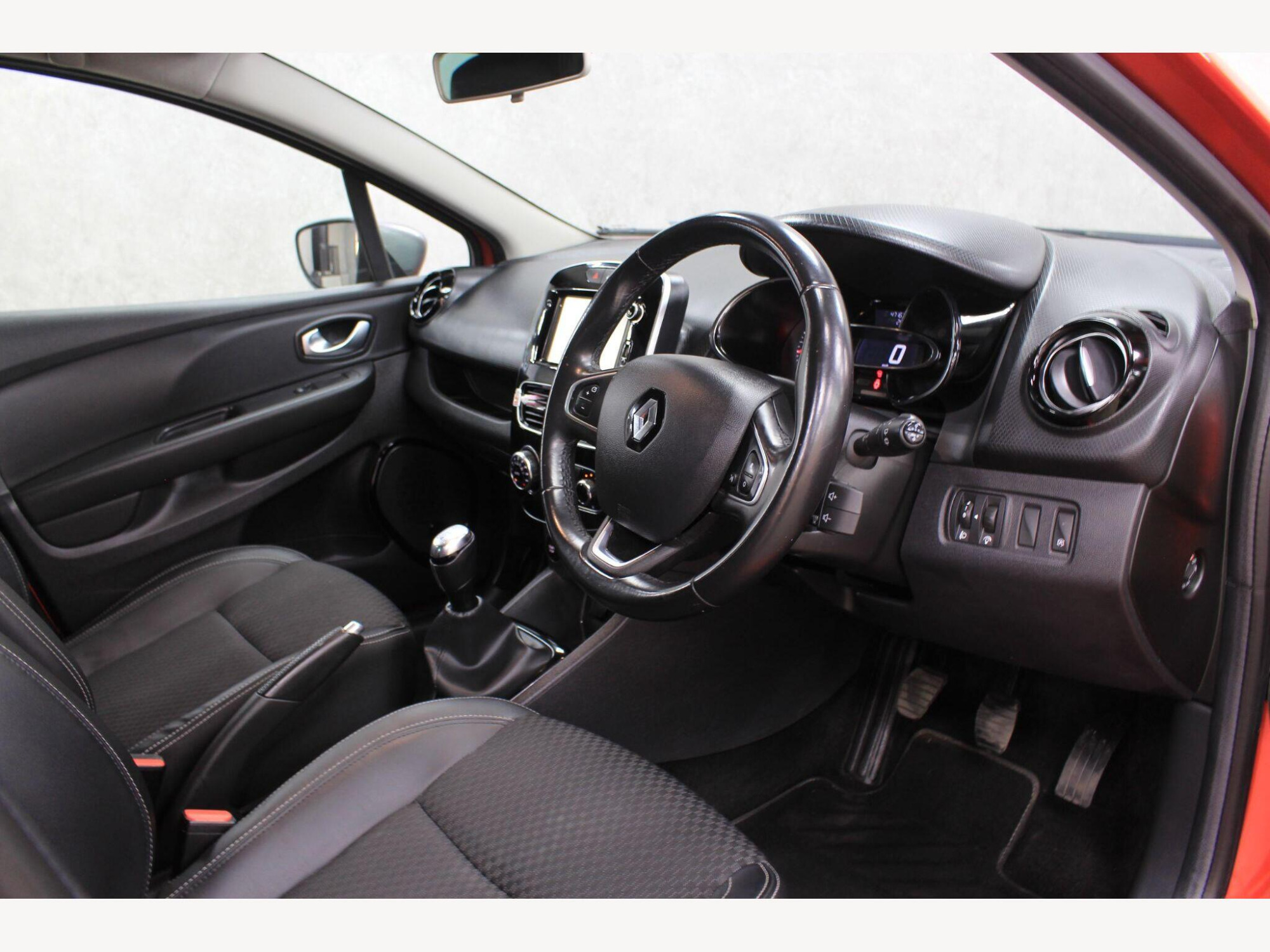2018 Renault Clio image 15