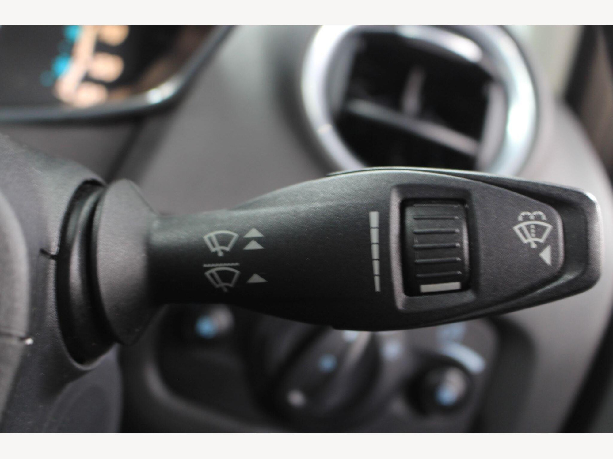 2015 Ford Fiesta image 27